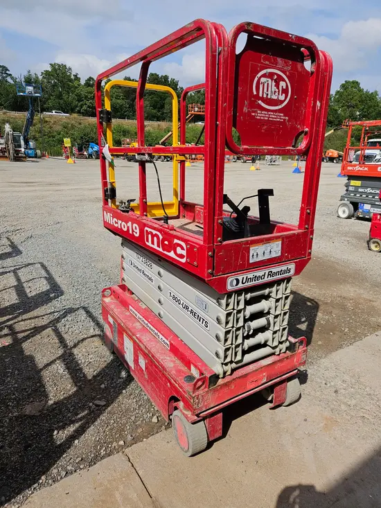 2018 MEC MICRO 19 Scissor Lift