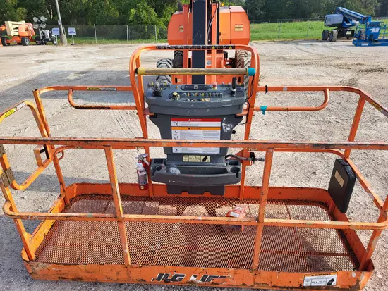 2016 JLG 800AJ Articulating Boom Lift