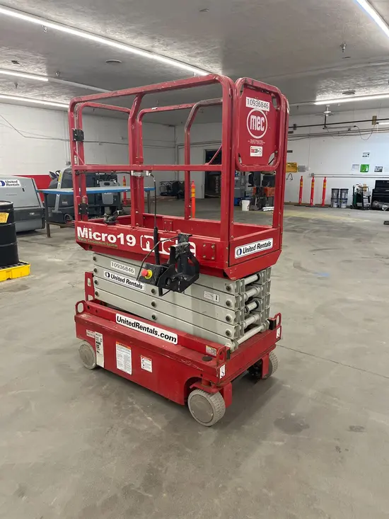2019 MEC MICRO 19 Scissor Lift
