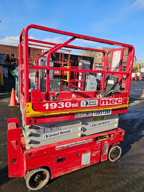 2018 MEC 1930SE Scissor Lift