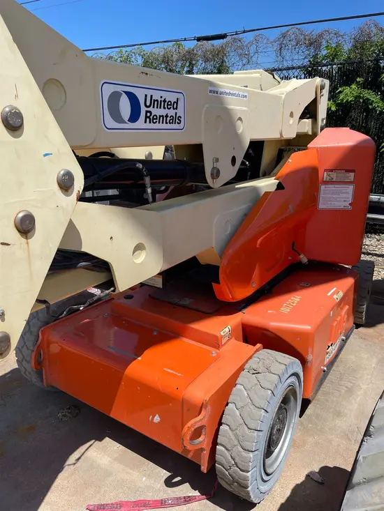 2013 JLG E400AJPN Articulating Boom Lift