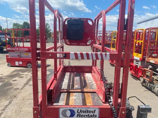 2018 MEC MICRO 19 Scissor Lift