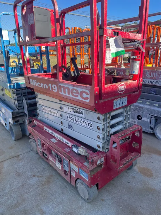 2018 MEC MICRO 19 Scissor Lift