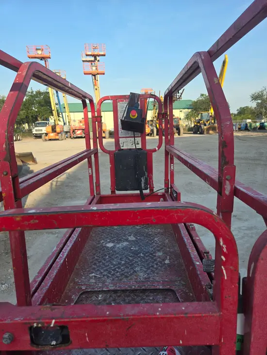 2017 MEC 1930SE Scissor Lift