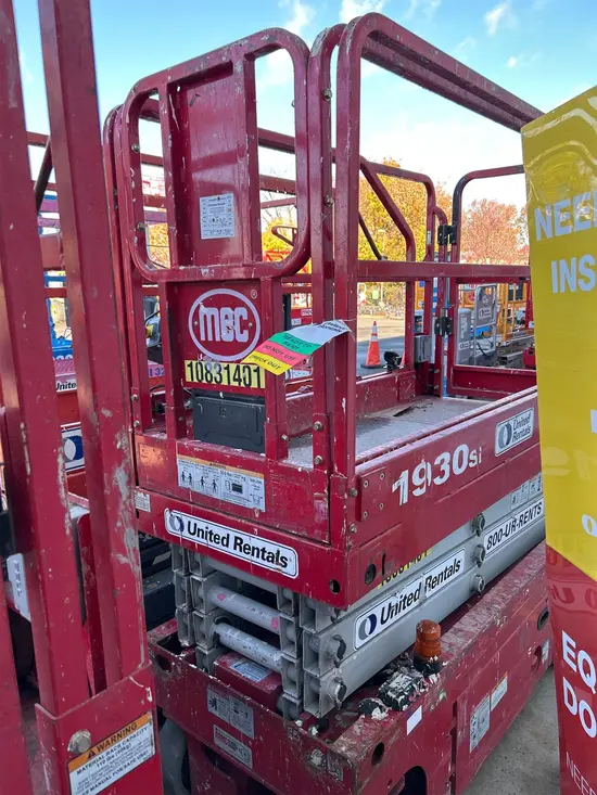 2018 MEC 1930SE Scissor Lift
