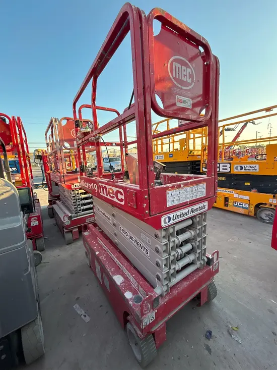 2019 MEC MICRO 19 Scissor Lift