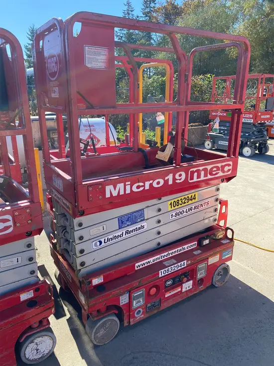 2018 MEC MICRO 19 Scissor Lift