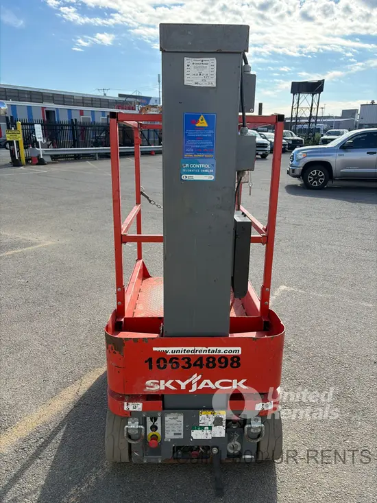 2017 Skyjack SJ16 Self-Propelled One-Person Lift