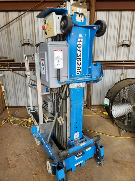 2018 Genie AWP-30SDC Pusharound Lift