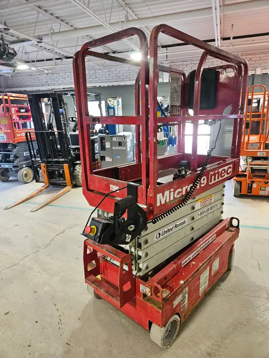 2019 MEC MICRO 19 Scissor Lift
