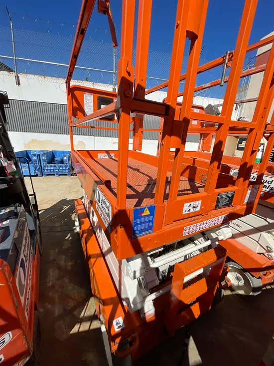 2018 Snorkel S4732E Scissor Lift