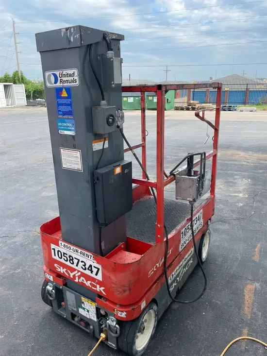 2017 Skyjack SJ16 Self-Propelled One-Person Lift