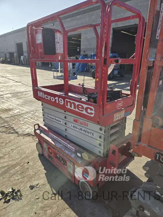 2018 MEC MICRO 19 Scissor Lift