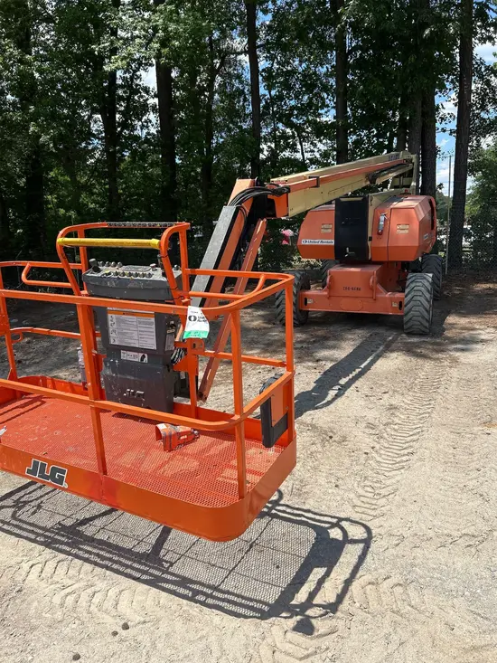 2017 JLG 800AJ Articulating Boom Lift