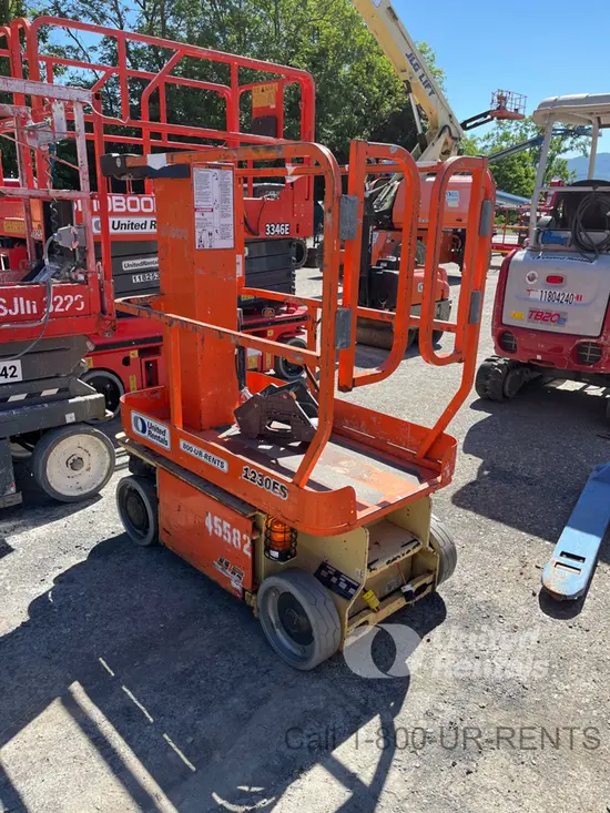 2017 JLG 1230ES Self-Propelled One-Person Lift