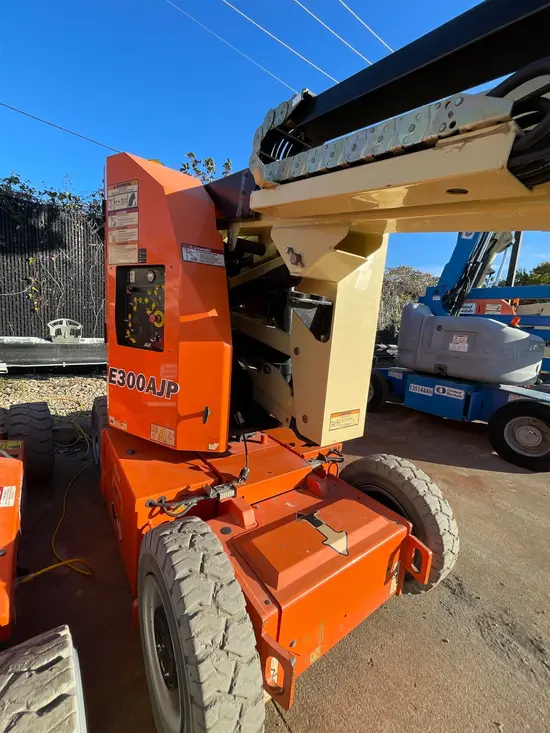 2016 JLG E300AJP Articulating Boom Lift