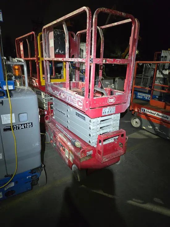 2019 MEC MICRO 19 Scissor Lift
