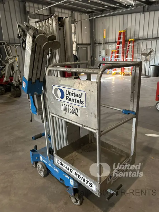 2018 Genie AWP-30SDC Pusharound Lift