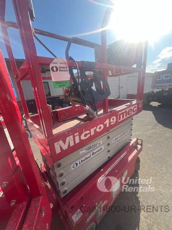 2018 MEC MICRO 19 Scissor Lift