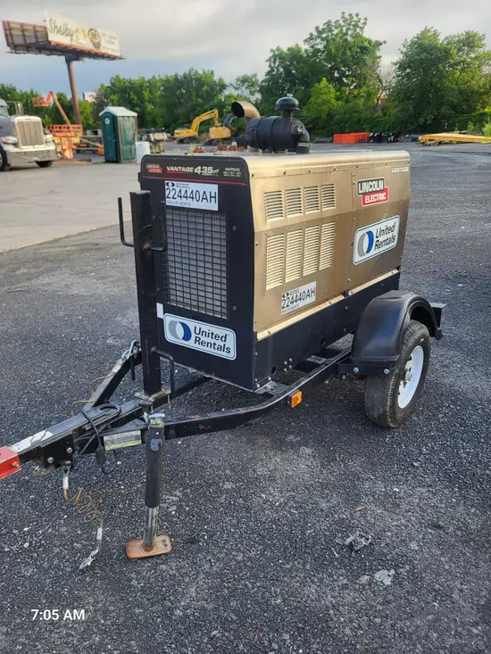 2019 Lincoln Electric VANTAGE 435 Welder
