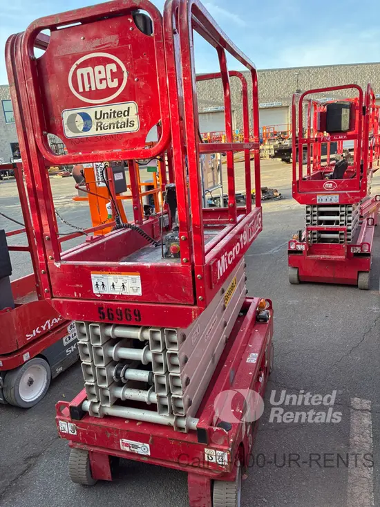 2018 MEC MICRO 19 Scissor Lift