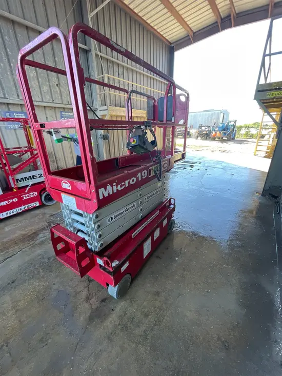 2018 MEC MICRO 19 Scissor Lift
