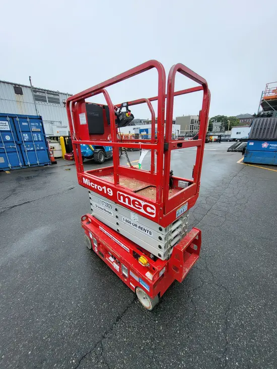 2018 MEC MICRO 19 Scissor Lift