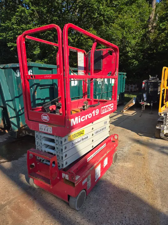 2018 MEC MICRO 19 Scissor Lift