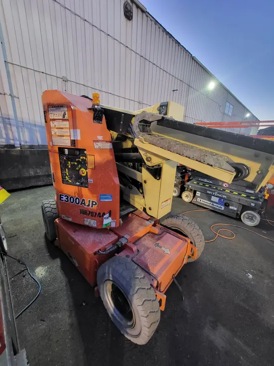 2017 JLG E300AJP Articulating Boom Lift