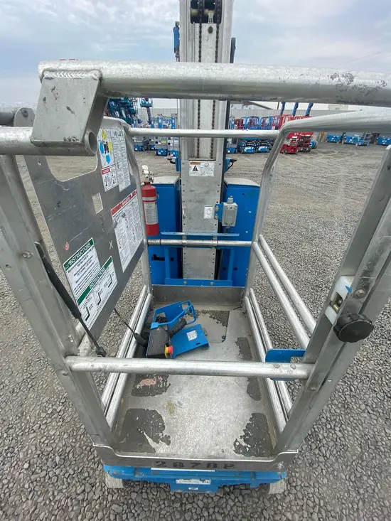 2017 Genie GR-20 Self-Propelled One-Person Lift