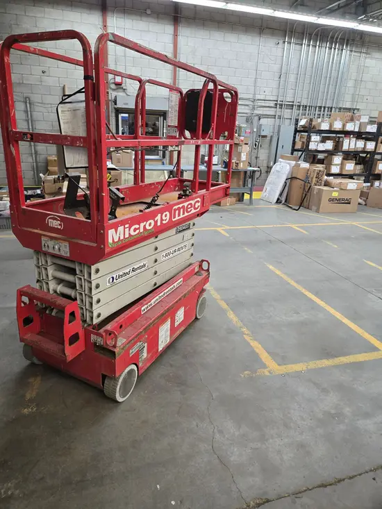 2019 MEC MICRO 19 Scissor Lift