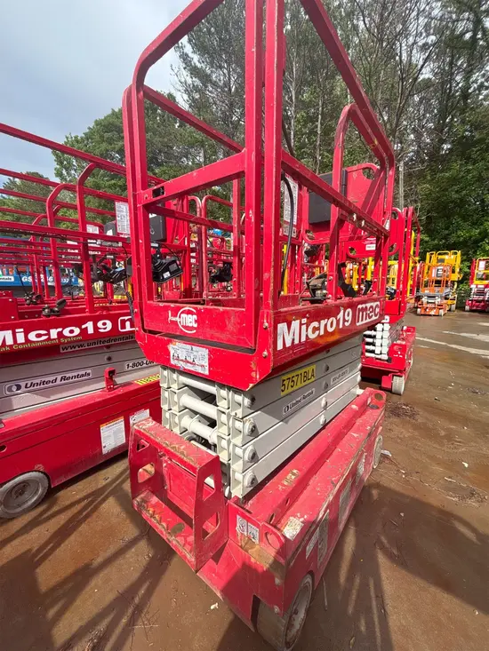 2018 MEC MICRO 19 Scissor Lift