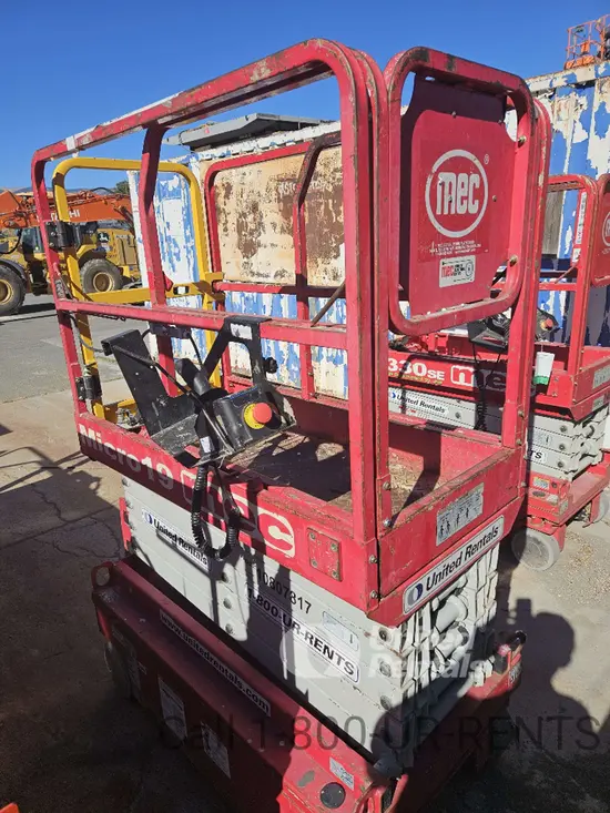 2018 MEC MICRO 19 Scissor Lift