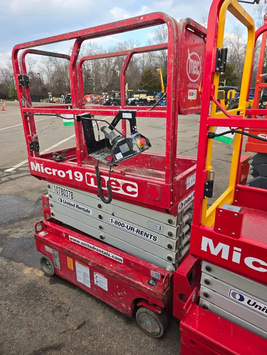 2018 MEC MICRO 19 Scissor Lift