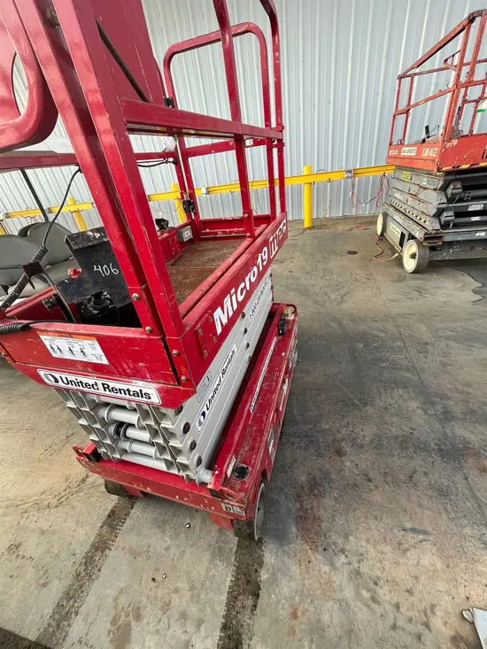 2018 MEC MICRO 19 Scissor Lift