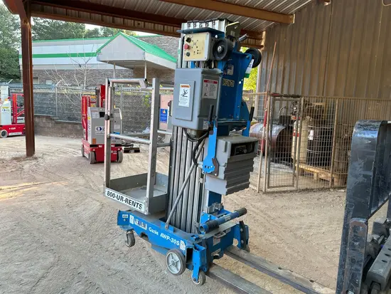 2018 Genie AWP-30SDC Pusharound Lift