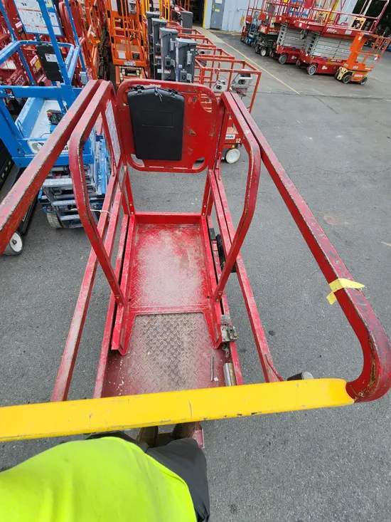 2018 MEC MICRO 19 Scissor Lift