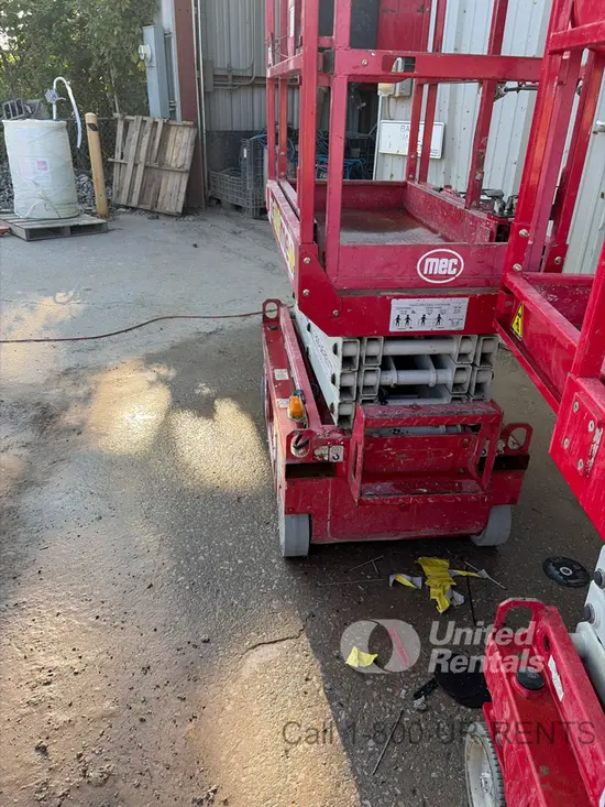 2018 MEC 1330SE Scissor Lift