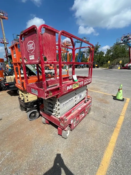 2018 MEC MICRO 19 Scissor Lift