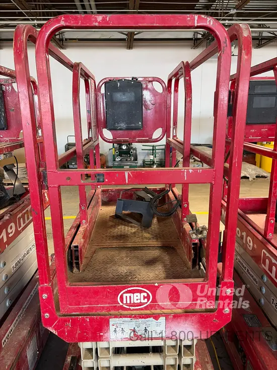 2018 MEC MICRO 19 Scissor Lift