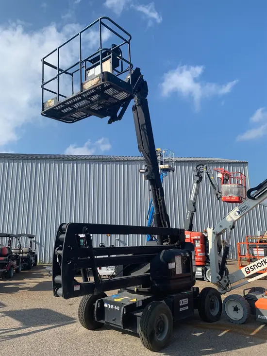 2013 Genie Z-45/25J DC Articulating Boom Lift