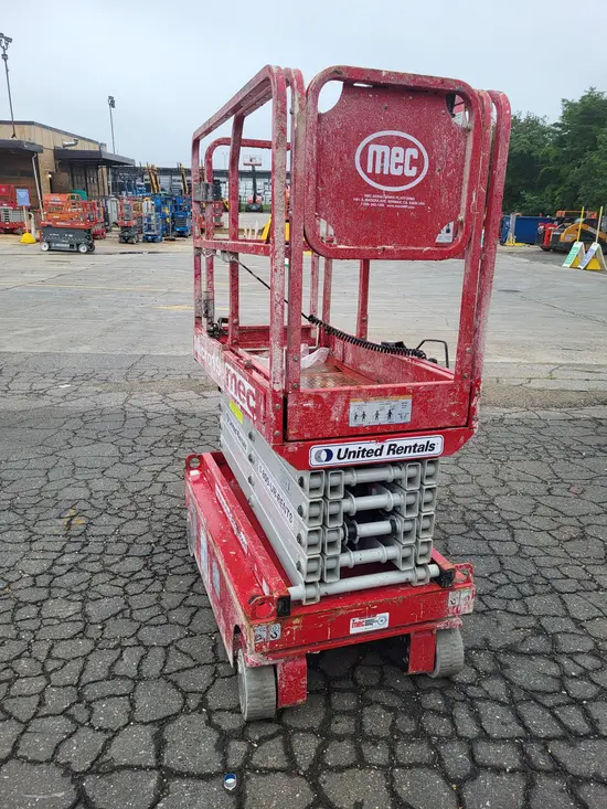 2018 MEC MICRO 19 Scissor Lift