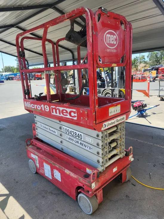 2019 MEC MICRO 19 Scissor Lift