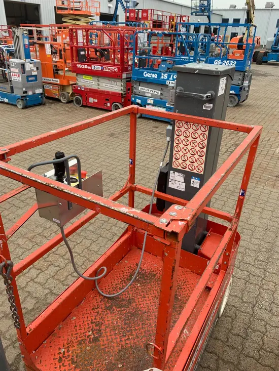 2017 Skyjack SJ12 Self-Propelled One-Person Lift