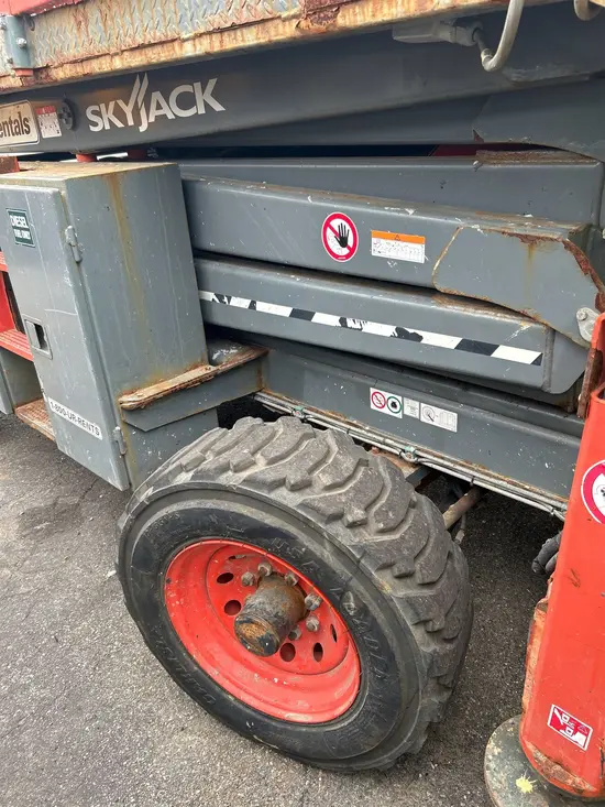 2017 Skyjack SJ8831RT Rough Terrain Scissor Lift