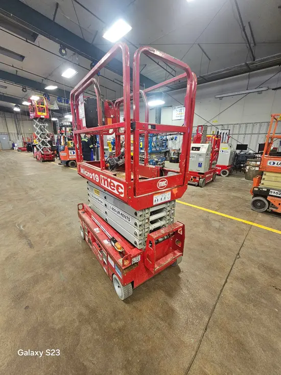 2018 MEC MICRO 19 Scissor Lift