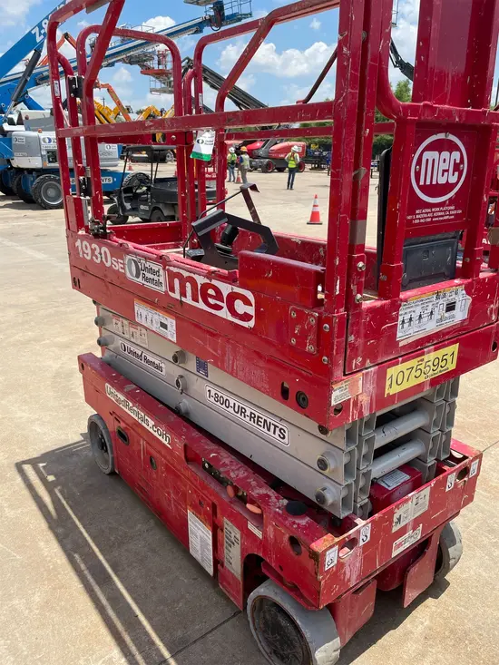 2018 MEC 1930SE Scissor Lift