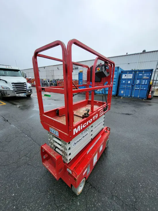 2018 MEC MICRO 19 Scissor Lift