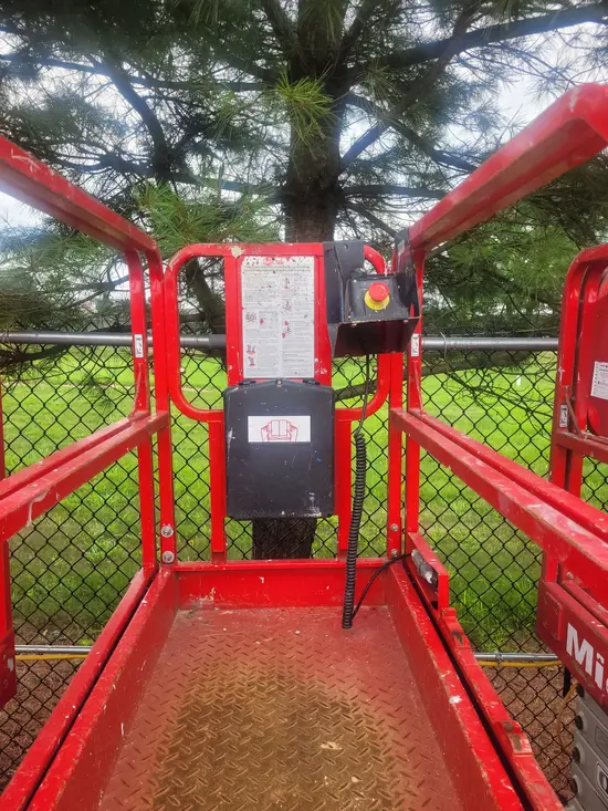 2017 MEC 1930SE Scissor Lift