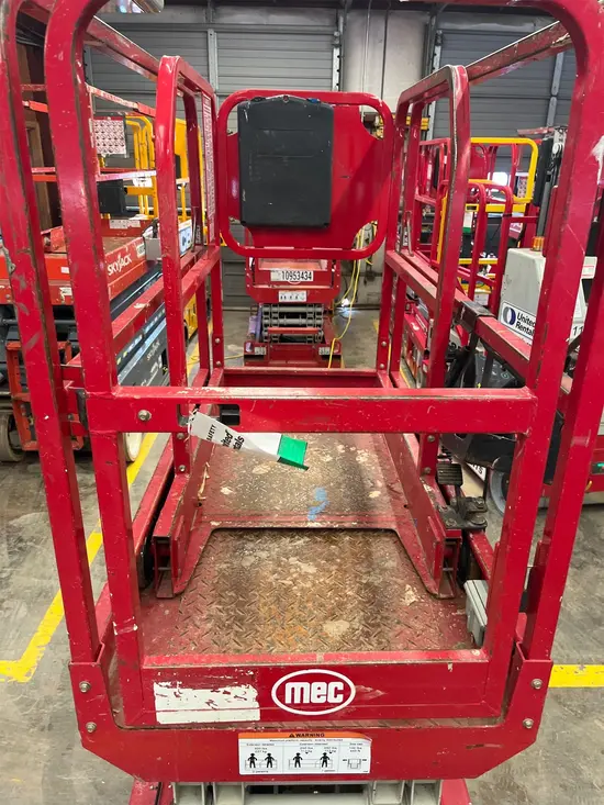 2018 MEC MICRO 19 Scissor Lift